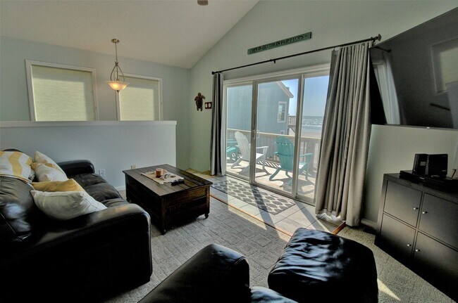 Building Photo - UNBELIEVEABLE VIEWS - Ocean Front OFF SEAS...