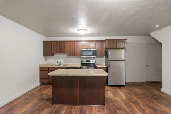 Building Photo - Charming 2-Story Townhomes in Edgewater in...