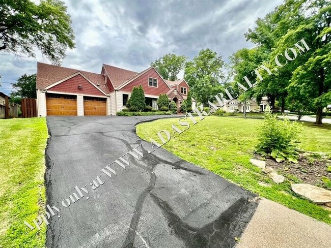 Building Photo - Beautiful 4 Bed 3.5 Bath Home in Fairway-Available NOW!!