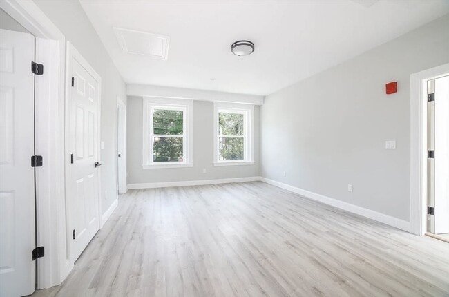 Building Photo - 566-572-572 Main St