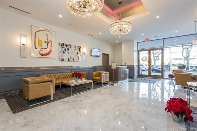 Foto del edificio - 44 Strawberry Hill Ave