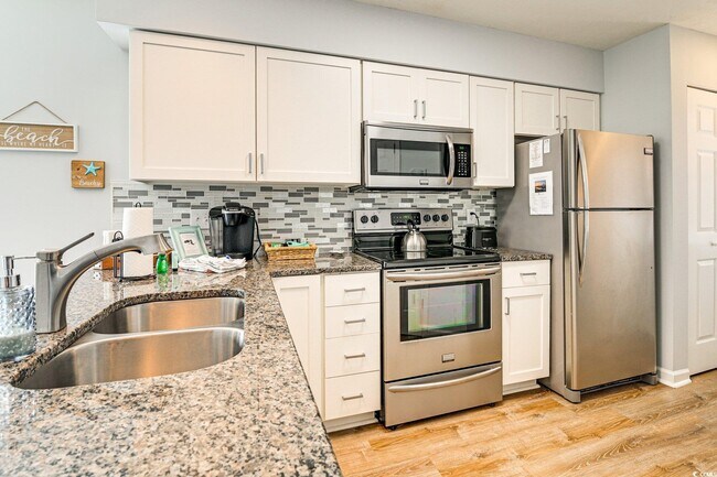Foto del edificio - 619 Waterway Village Blvd