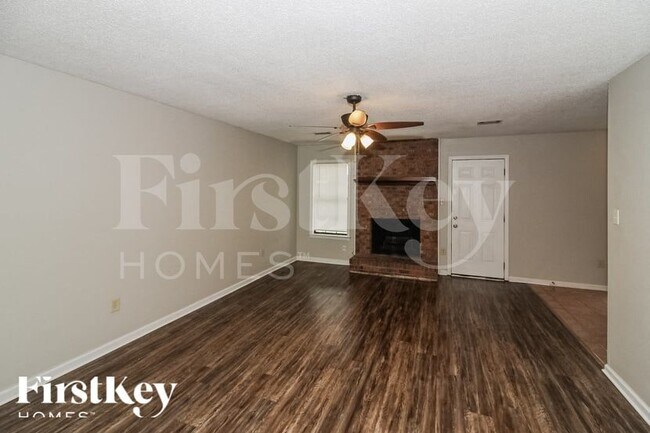 Foto del edificio - 6614 Red Birch Dr