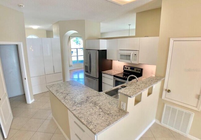Building Photo - 2033 Crosscreek Ct