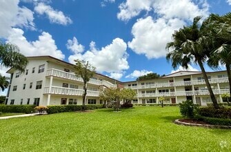 Building Photo - 563 Fanshaw N