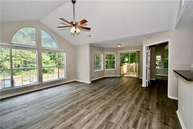 Foto del edificio - 1101 Sandy Ln Dr