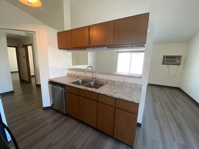 Building Photo - Spacious 3 bed, 1 bath West Fargo!
