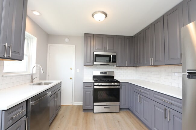 Building Photo - 6555 N Natoma Ave