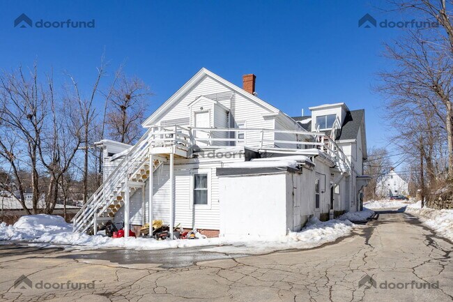 Building Photo - 11 Main St