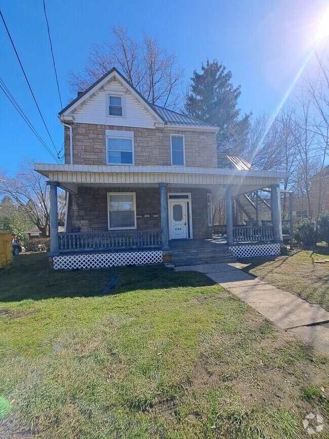 Building Photo - 454 Freeport St