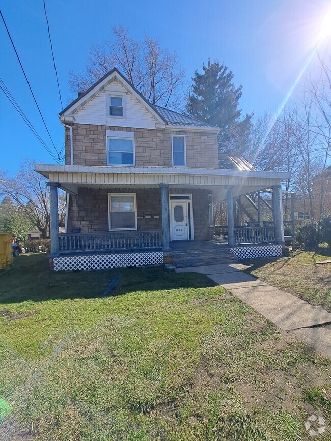 Building Photo - 454 Freeport St