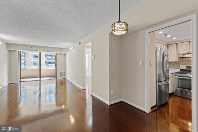 Building Photo - 4808 Moorland Ln #708, Bethesda, MD 20814