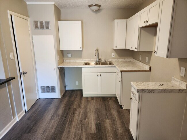 Building Photo - 7120 Redwood Dr