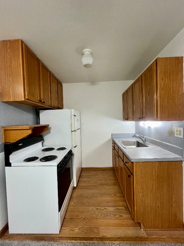 Building Photo - 8821 Schneider Ave
