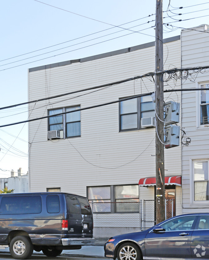 Foto del edificio - 6401 Forest Ave