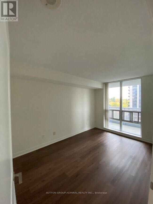 Photo du bâtiment - 4968 Yonge St