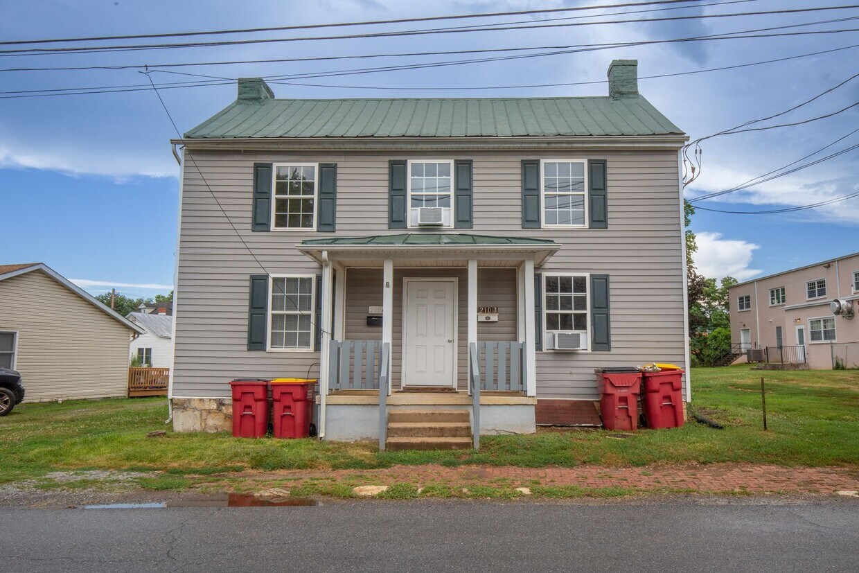 Foto principal - 210 W North St