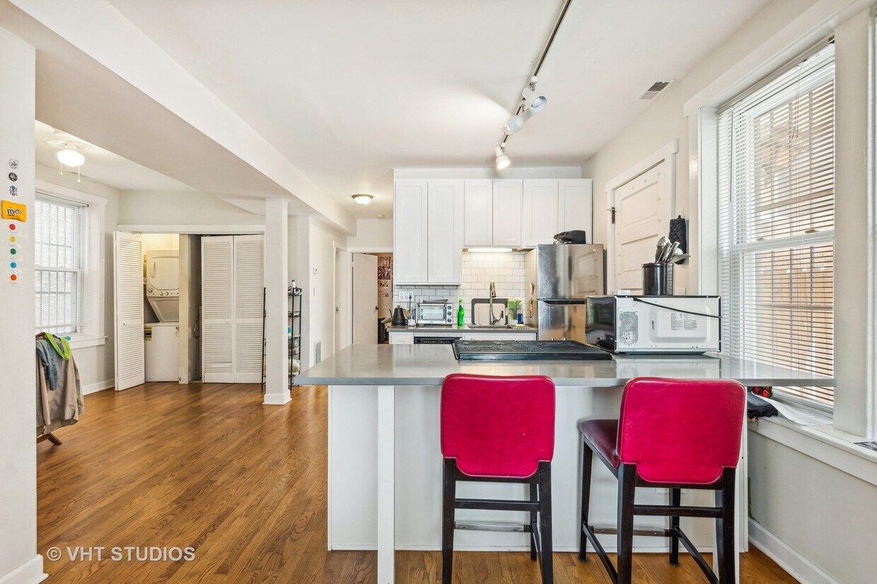 Foto principal - 1018 W Roscoe St