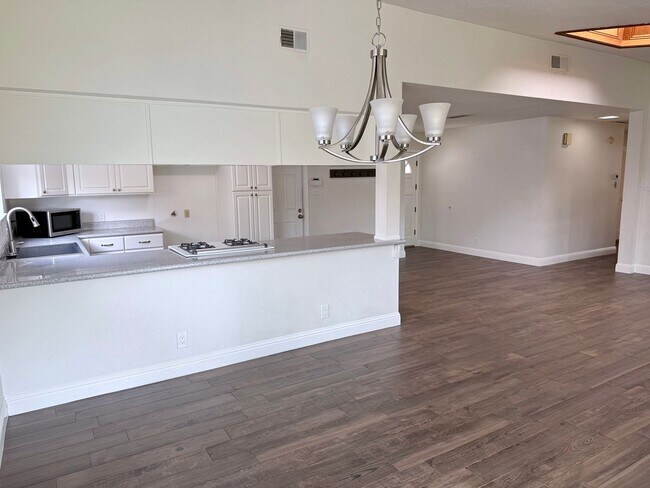 Building Photo - 906 Oak Ridge Dr