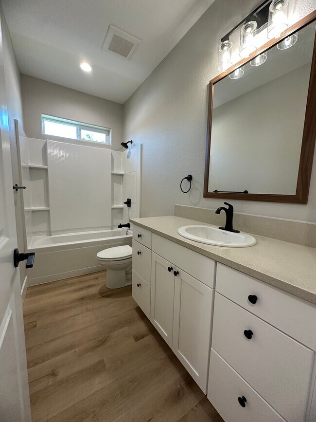 Foto del edificio - 21907-21909 Chimney Rock Dr