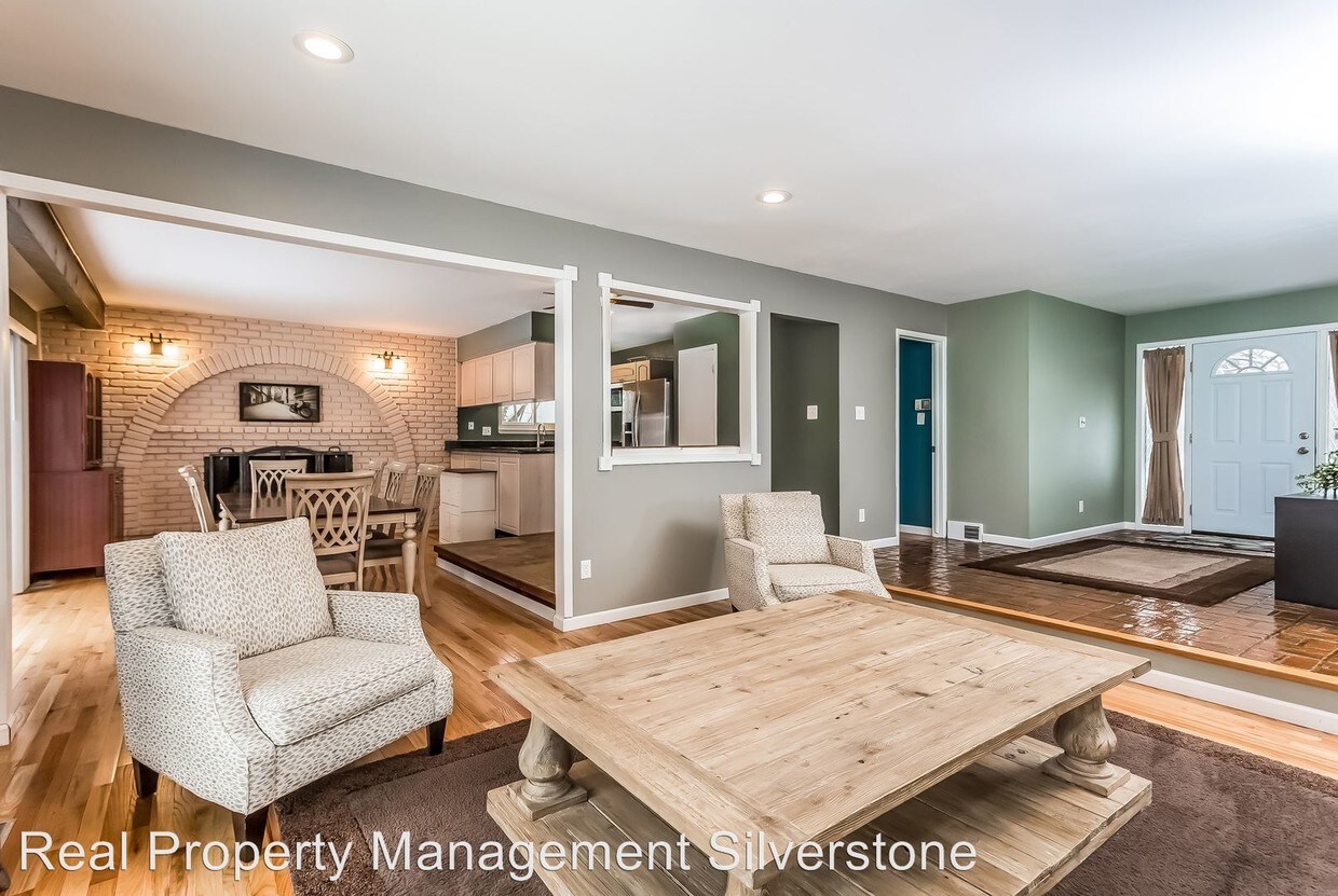 Foto principal - 16527 Riverside St