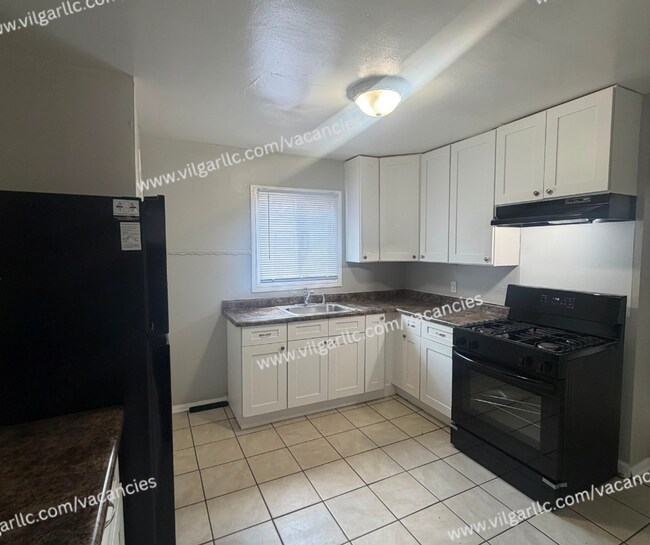 Foto del edificio - Newly updated 5 Bedrooms, 2- Bathroom Home