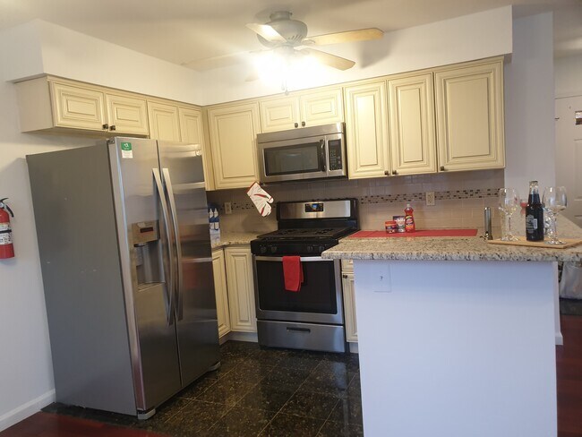 Foto del edificio - 276 Cozzens Ct