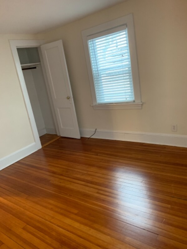 Foto del edificio - 84 Woodbury Rd