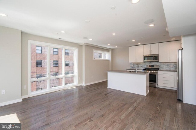 Foto del edificio - 1701 Bainbridge St