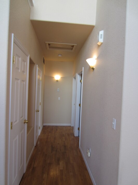 Building Photo - 2br/ 2ba Townhome in Gateway Park IV w/Hardwood Floors