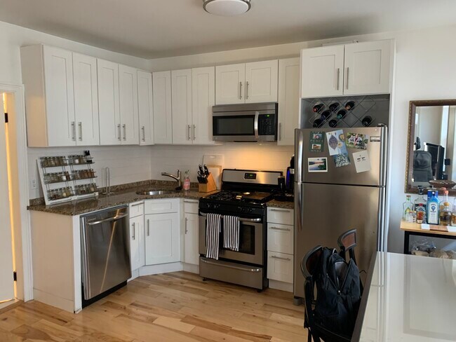 Building Photo - 47 Charter St