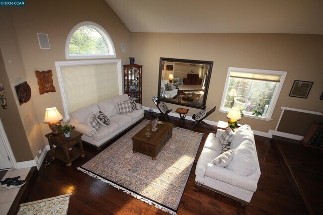 Building Photo - 243 Viewpoint Dr