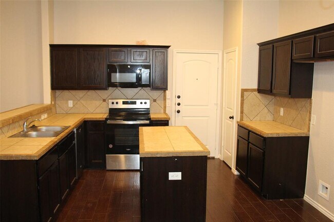 Building Photo - 578 Creekside Cir