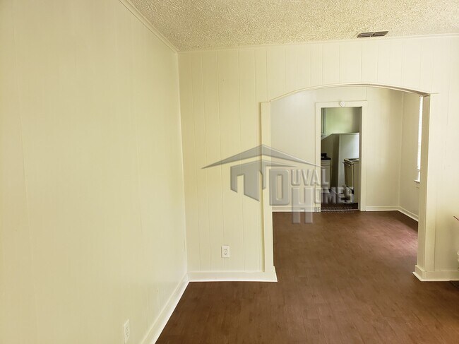 Building Photo - 1556 W 32nd St