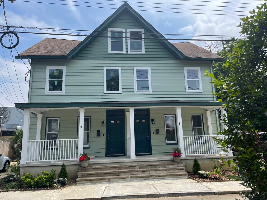 9 Deforrest Ave, Red Bank, NJ 07701 Townhouse for Rent in Red Bank