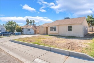 Building Photo - 1416 Cholla Way