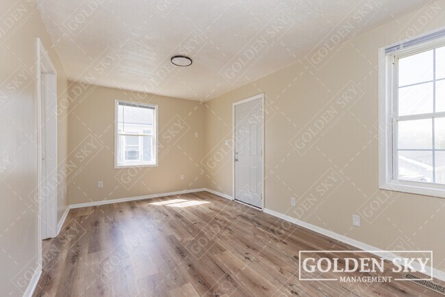 Foto del edificio - 119 E 1st St