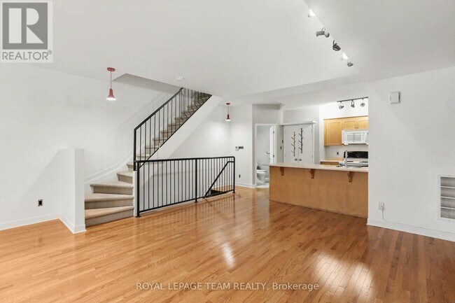 Photo du bâtiment - 418 Nepean St W
