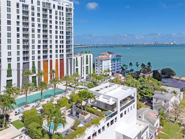 Foto del edificio - 600 NE 27th St