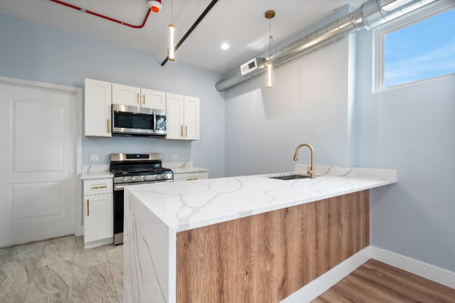 Building Photo - 9865 W Roosevelt Rd