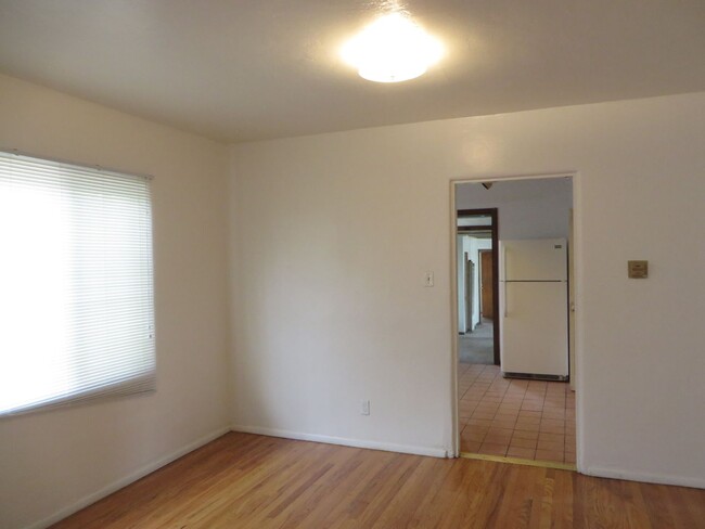 Building Photo - 4 Br, 2 Ba  Great Nob Hill Location, Two l...