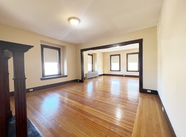 Building Photo - 17 Linden Pl