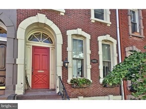 Building Photo - 2306 Spruce St