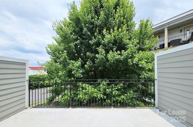 Foto del edificio - 2108 Ayrsley Town Blvd