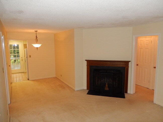 Foto del edificio - 108 N George Mason Dr
