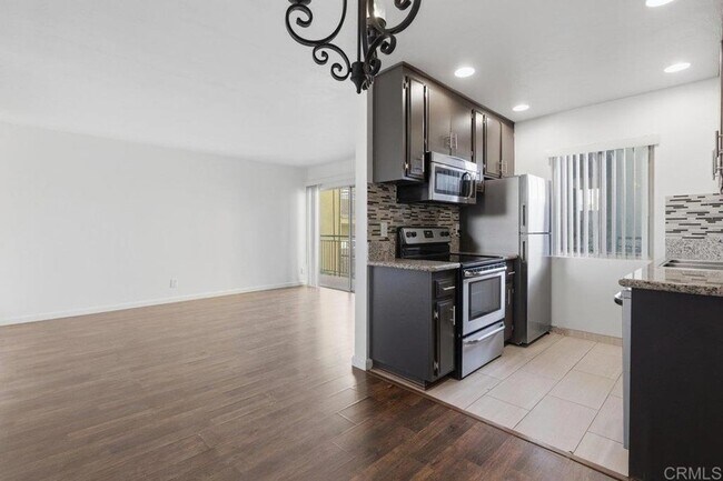 Building Photo - 2266 Grand Ave