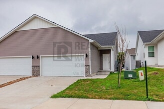 Building Photo - 5638 Fernwood Dr
