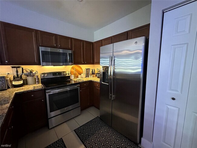 Foto del edificio - 3 br, 2.5 bath Condo - 8800 NW 97th Ave Ap...