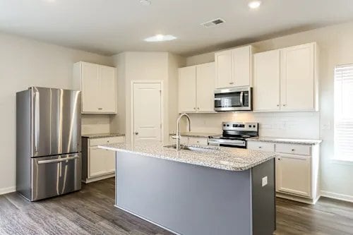 Building Photo - 210 White Flds Ave