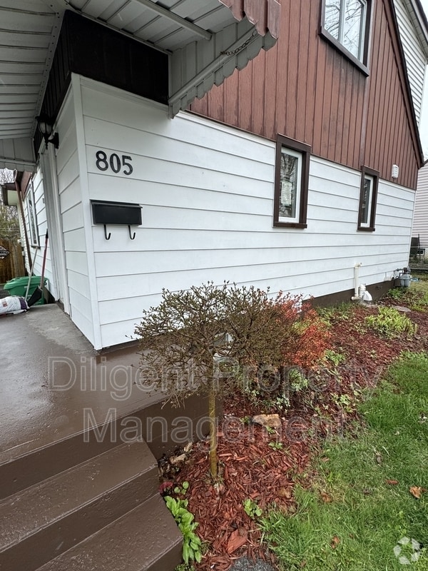 Building Photo - 805 Morphet Ave